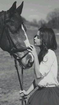 欧美国女人和大型马配