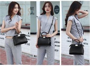 欧美国女人和大型马配