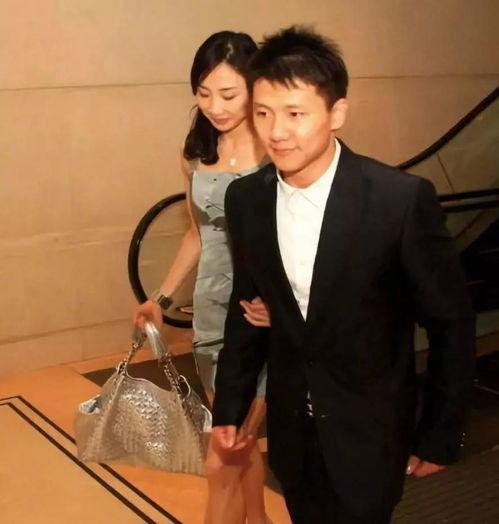 亚洲国产情侣,甜蜜瞬间,浪漫时光